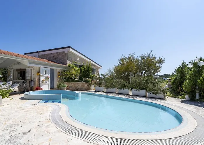 Salinola 3 Aparthotel 4*