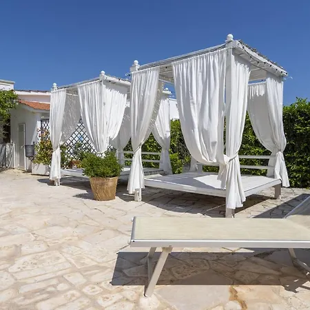 Salinola 3 Aparthotel 4*